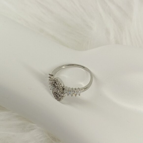 Fashion Jewelry Women's Ring Size 10 Heart Shape Crystal Stainless Steel - Picture 3 of 8